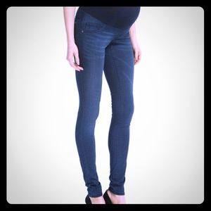 Jessica Simpson maternity skinny jean